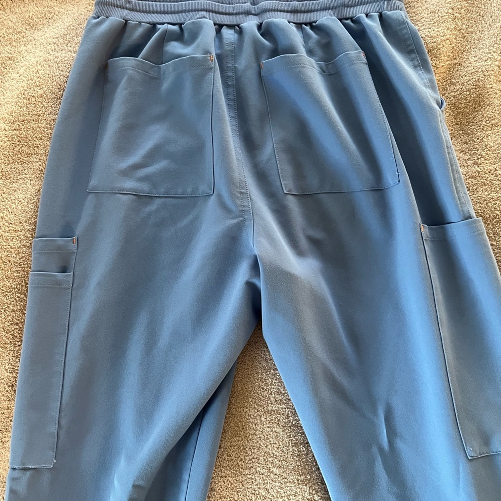 Dolan Scrub Set - image 6